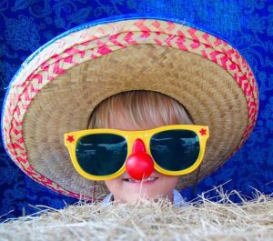 animación niño con gafas