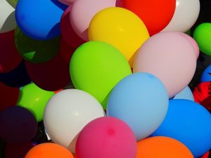 animación para cumpleaños infantiles con globos de colores