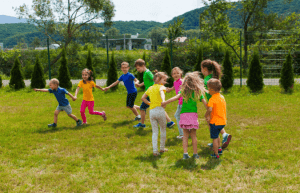 niños celebrando fiestas infantiles alicante