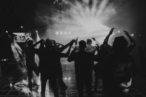 bailando en fiestas musicales infantiles