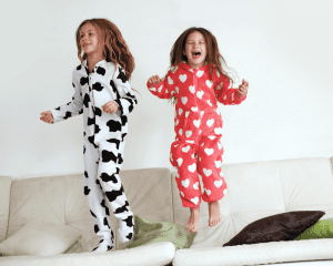 Fiestas de pijamas risas diversión  