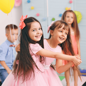 Bailar en Fiestas divertida cantando