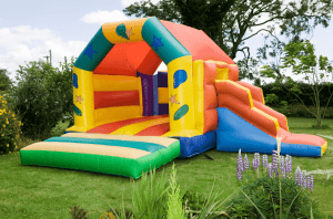 casa hinchable divertido feliz 