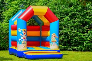 Castillo hinchable pequeño para niños