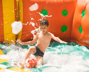 castillo hinchable agua para niños divertidos