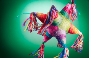 Piñatas temáticas para fiestas infantiles