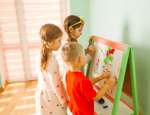 gymkana cumpleaños en casa niños felices