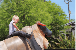 toro mecánico eléctrico divertido para niños