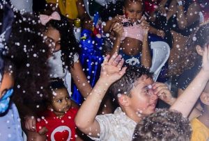 Fiesta de la Espuma Niños divirtiéndose